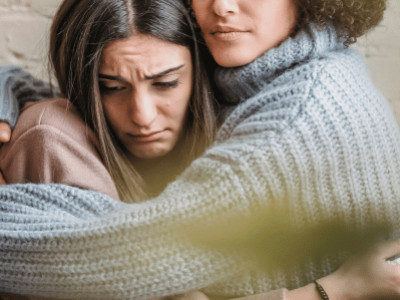 Het perfecte troost cadeau bij overlijden: doordachte manieren om een geliefde t